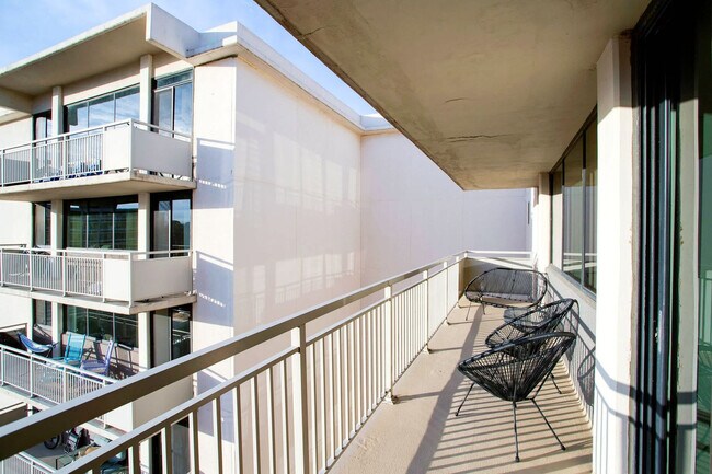 Building Photo - 320 23rd St S