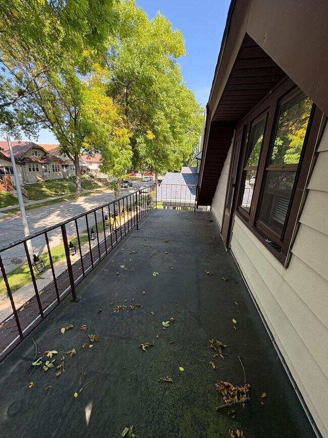 Building Photo - 2132 S 75th St