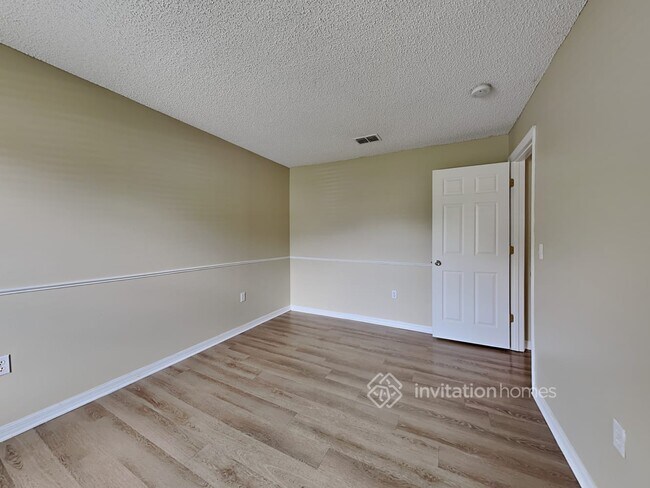 Building Photo - 2592 Reflections Pl