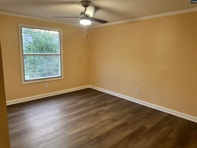 Building Photo - 221 Bentgrass Ln