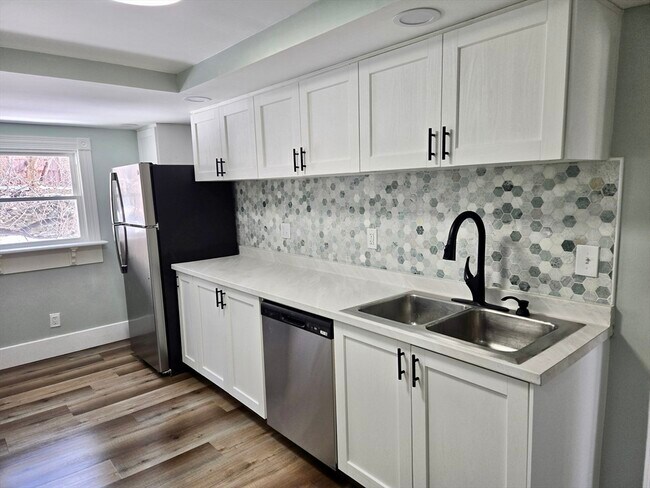 Building Photo - 93 Cliff St