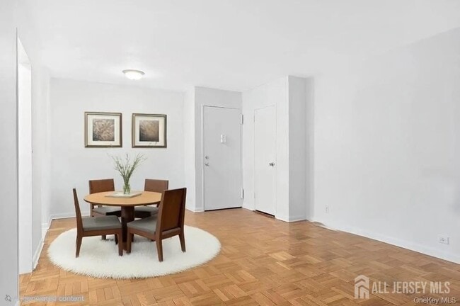 Building Photo - 77 W 55th St
