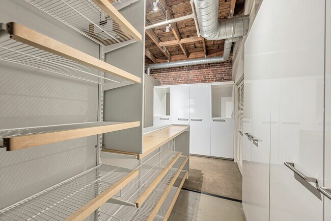 Building Photo - 650 Delancey St