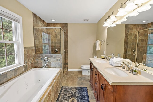 Building Photo - 9 S Walter Reed Dr