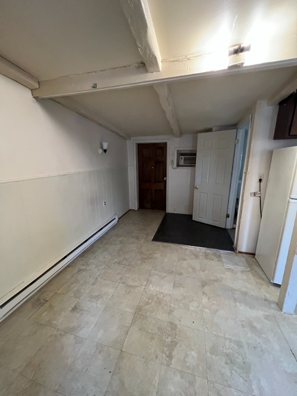 Building Photo - 206 1/2 E John St