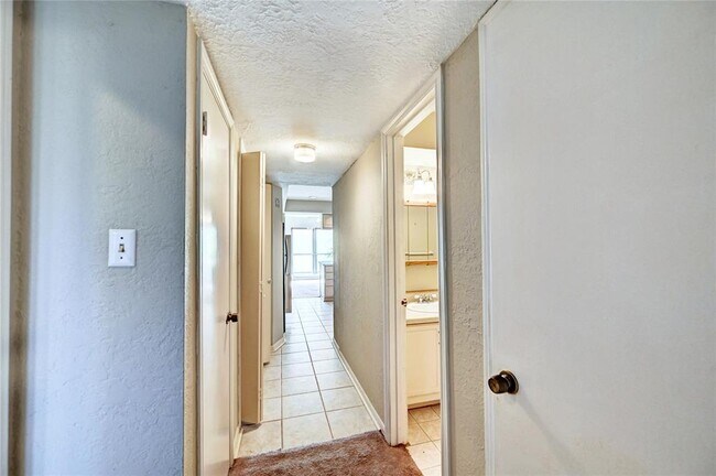 Building Photo - 2610 Princess Ln