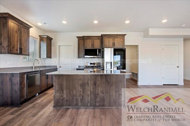 Building Photo - 245 W 600 N
