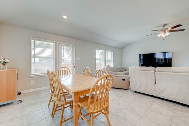 Building Photo - 3206 Dry Creek Dr
