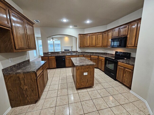 Building Photo - Available now ready for immediate move in