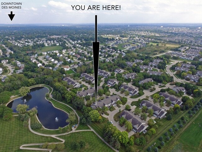 Building Photo - BEAUTIFUL End Townhome with Green Space!