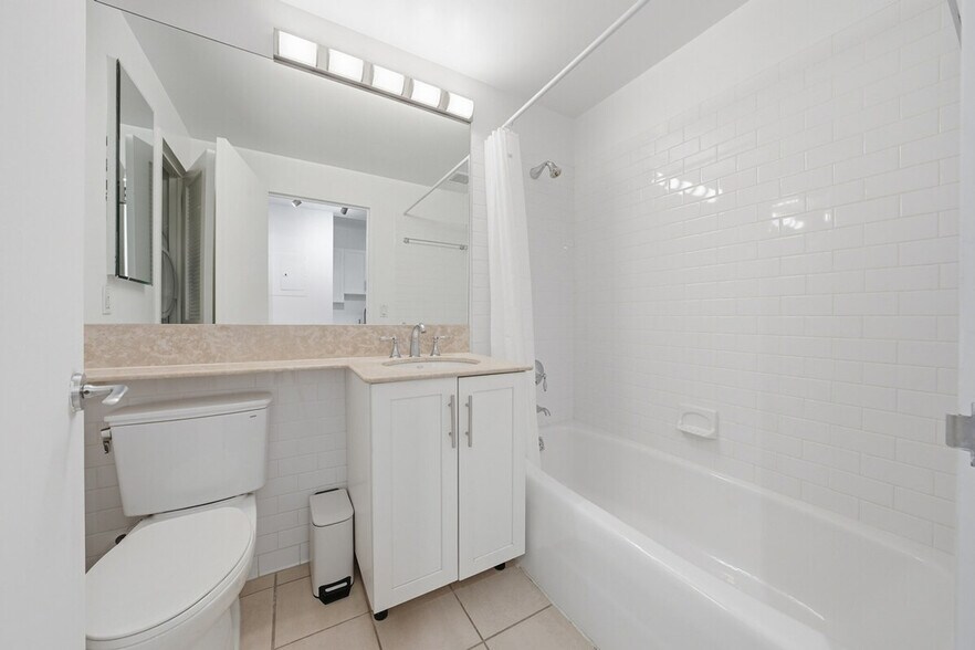 Building Photo - 7 Sniffen Ct