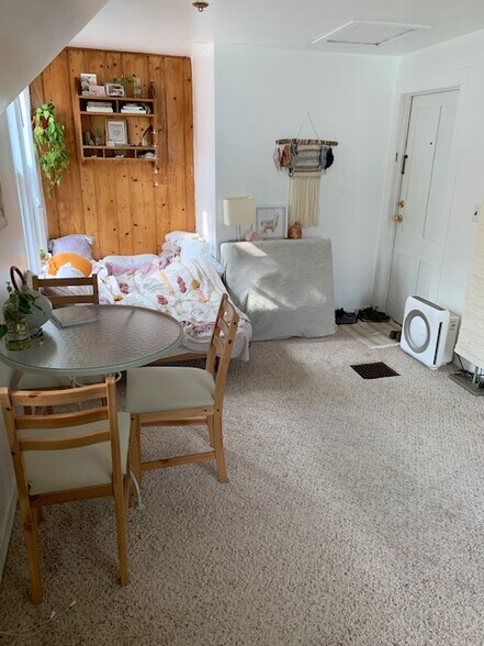 Interior Unit 3 - 406 N Hamilton St