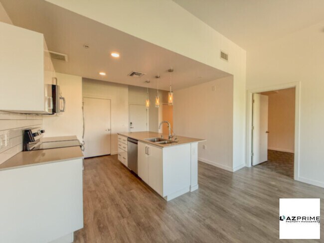 Building Photo - Stylish 1/1 Downtown Phoenix Condo!