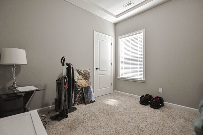 Building Photo - Pet Friendly Three Bedroom!