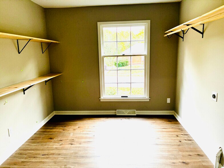 Building Photo - 6724 N Garfield Ave