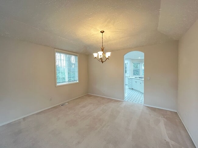 Building Photo - Clackamas Ranch 3 bedroom 2 bathroom - W/D...