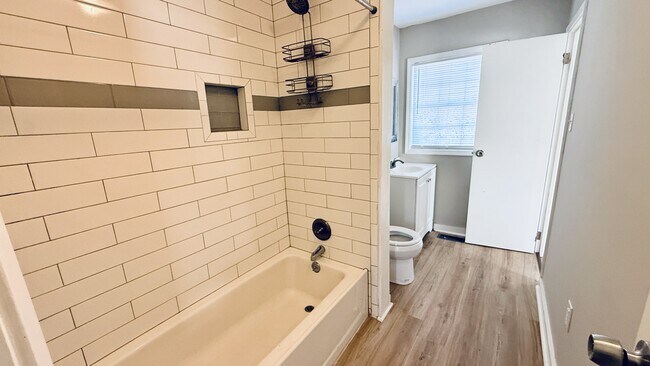 Building Photo - 2004 Chambers Dr NE