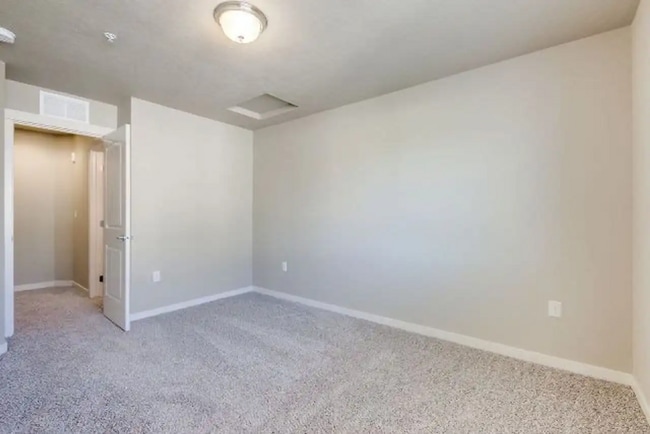 Building Photo - BW8930