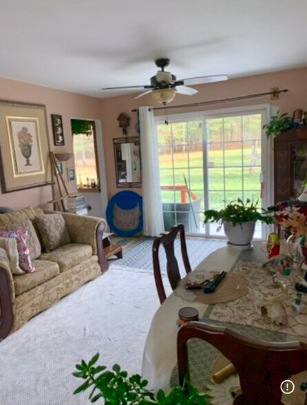 Building Photo - 467 Troy Rd