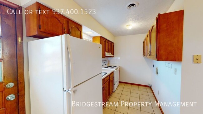 Building Photo - Updated 2 bedroom, 1 bath ranch style unit...