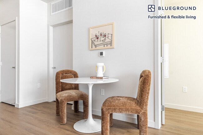 Building Photo - 2333 Calle Del Mundo