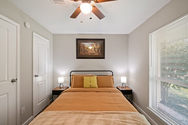 Building Photo - 2523 Village Oak Dr.