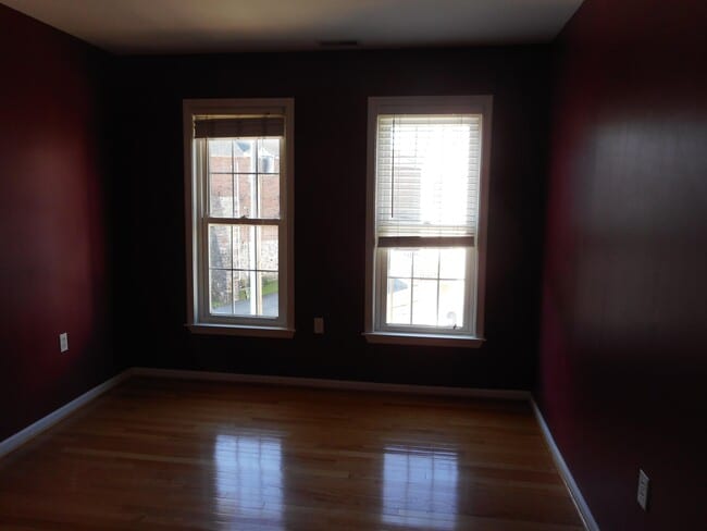 Building Photo - 207B Seneca Way