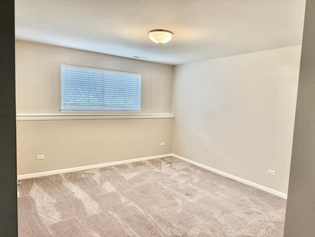Building Photo - 2953 Madison Dr