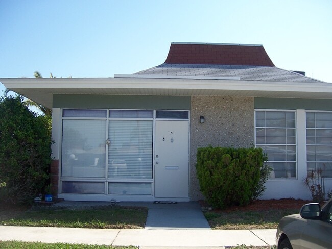 Primary Photo - 2/1 in gated community, available now!