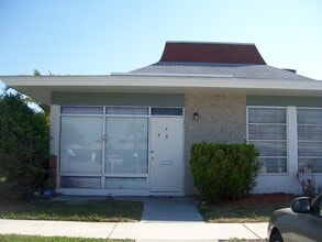 Building Photo - 2/1 in gated community, available now!