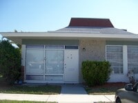 Building Photo - 2/1 in gated community, available now!