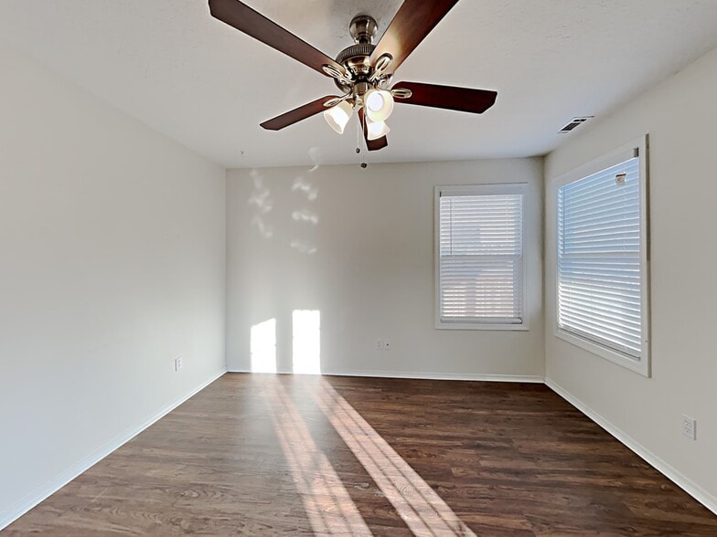 Building Photo - 9551 W Portola Dr