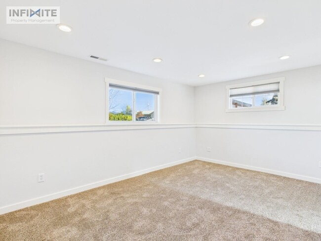 Building Photo - Great Four Bedroom! First Month Half Off!!