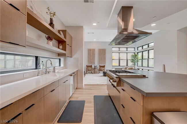 Building Photo - 779 Willits St