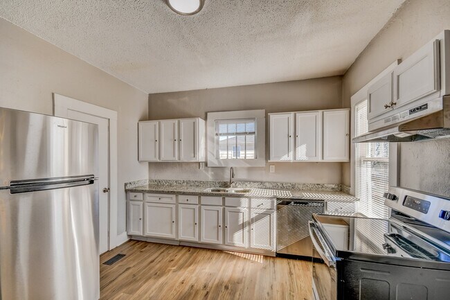 Building Photo - 1833 31st St Ensley