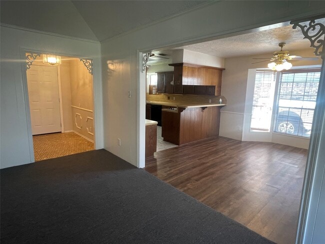 Building Photo - 302 Yorkshire Ct