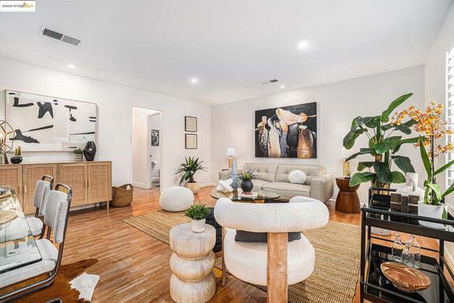 Building Photo - 1022 Village Dr