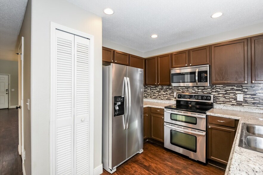 Building Photo - 1405 Timberbend Cir