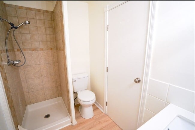 Building Photo - Beautifully updated 3-bedroom, 2-bath bric...
