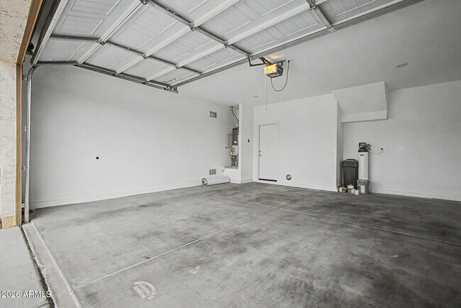 Building Photo - 14231 W Voltaire St
