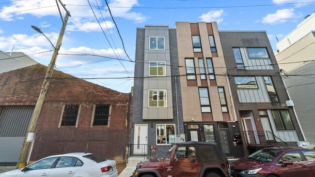 Building Photo - 1432 Ogden St