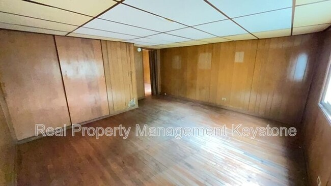Building Photo - 121 Cutler St