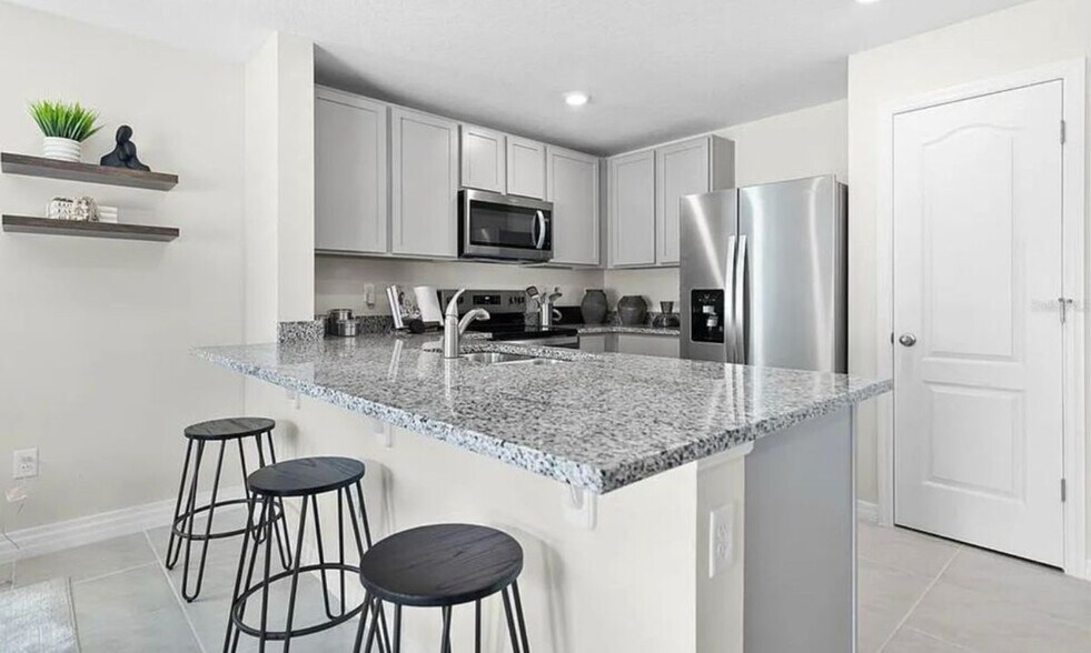 Building Photo - 528 Zinfandel Dr