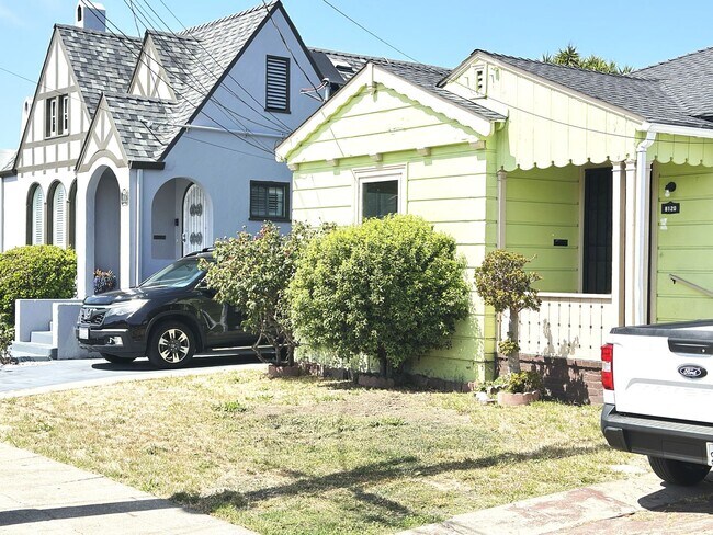 Building Photo - 2 BED/1 BATH/Home For RENT! Cozy, and Char...