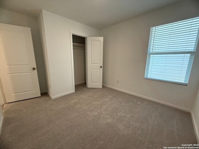 Building Photo - 204 Ottawa Wy