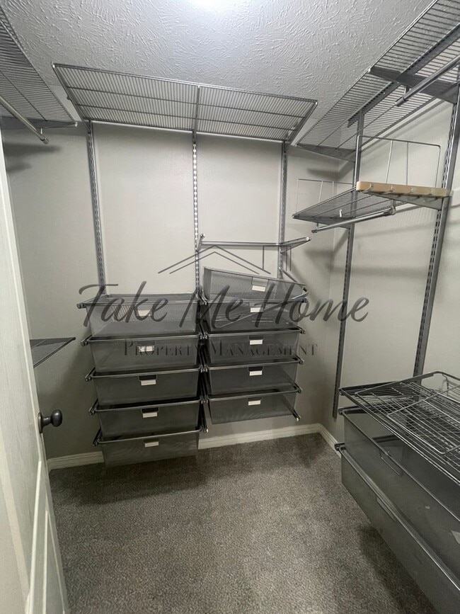 Building Photo - Modern 4-Bed, 2-Bath Home for Rent in Republic – 3-Car Garage & Private Fenced Yard