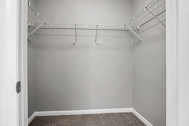 Building Photo - 1-bedroom, 1-bathroom Condo Mt Pleasant, near Ravenel Bridge!