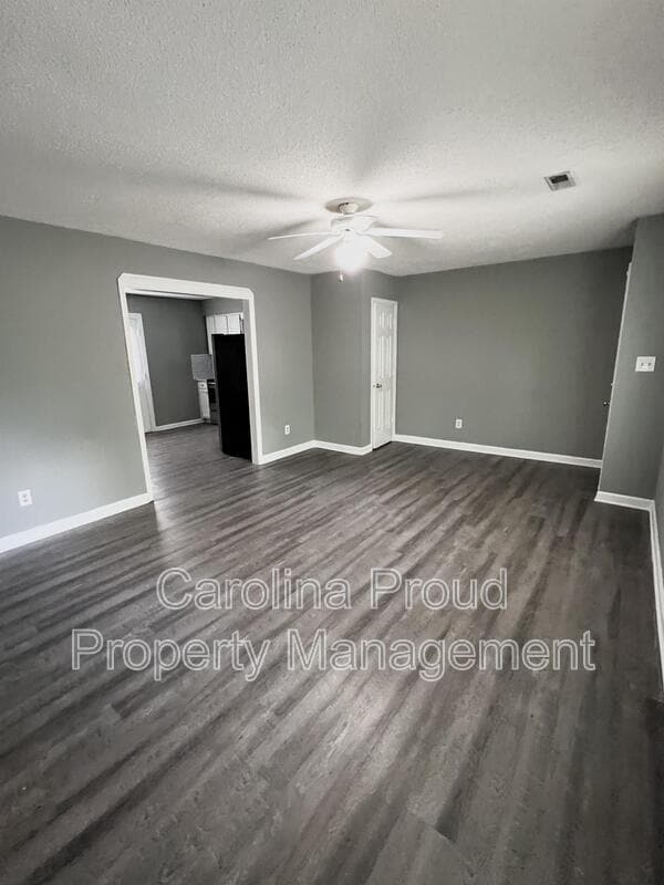 Building Photo - 487 Huntingridge Rd