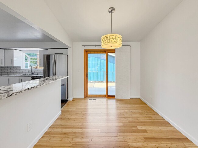 Building Photo - $0 DEPOSIT OPTION. CHARMING 4BED/2.5BATH I...