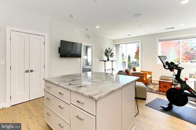 Building Photo - 635 Slaters Ln